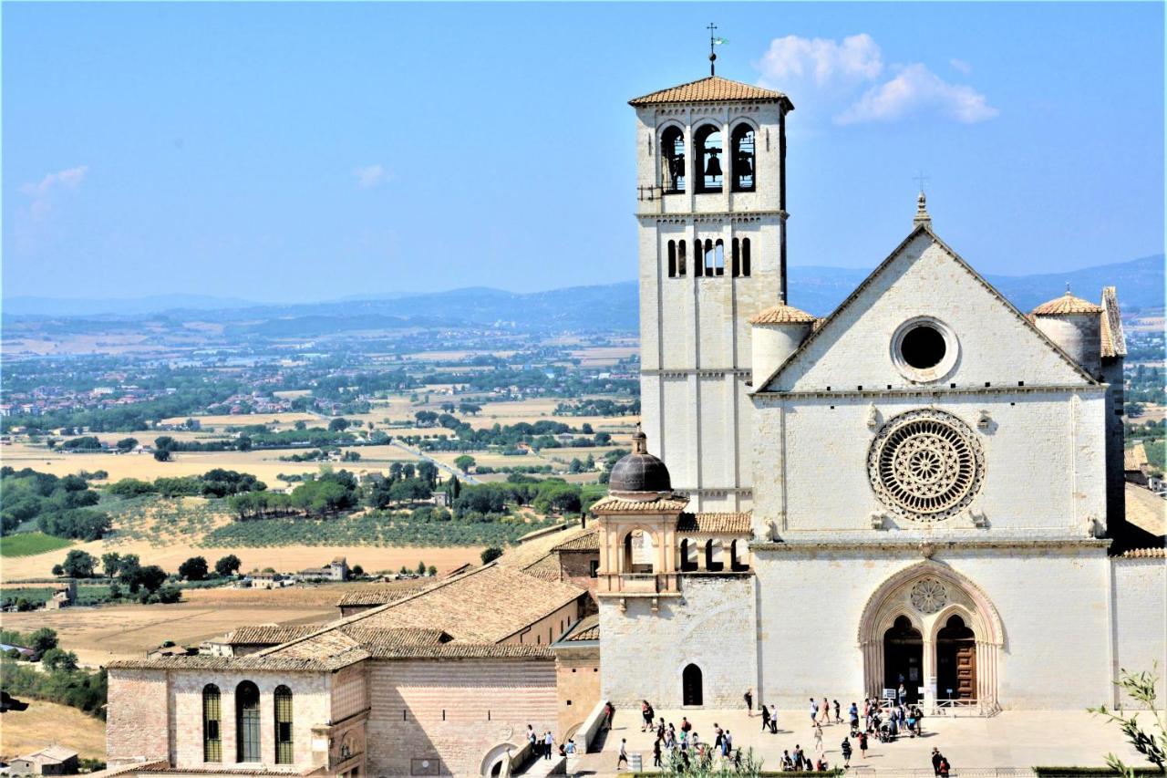 Palazzo Calocci Appartamenti In Assisi Bagian luar foto