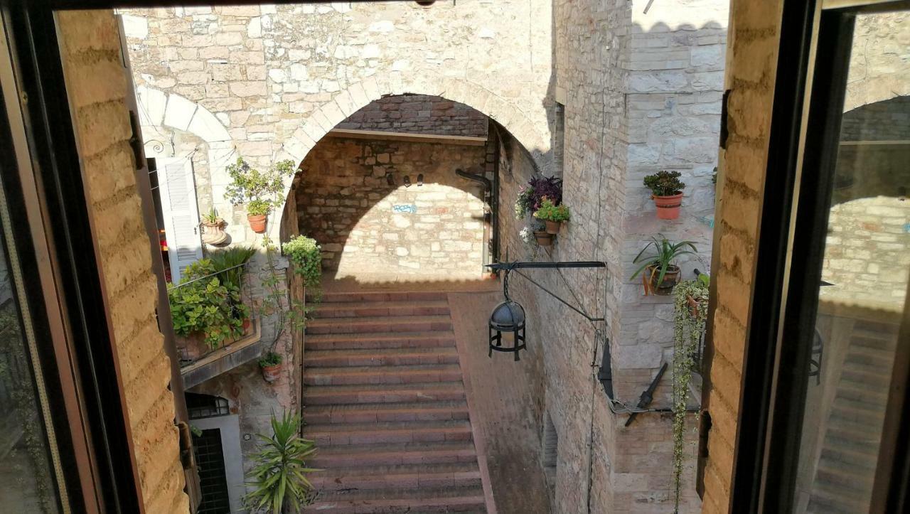 Palazzo Calocci Appartamenti In Assisi Bagian luar foto