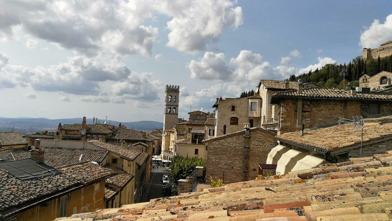 Palazzo Calocci Appartamenti In Assisi Bagian luar foto