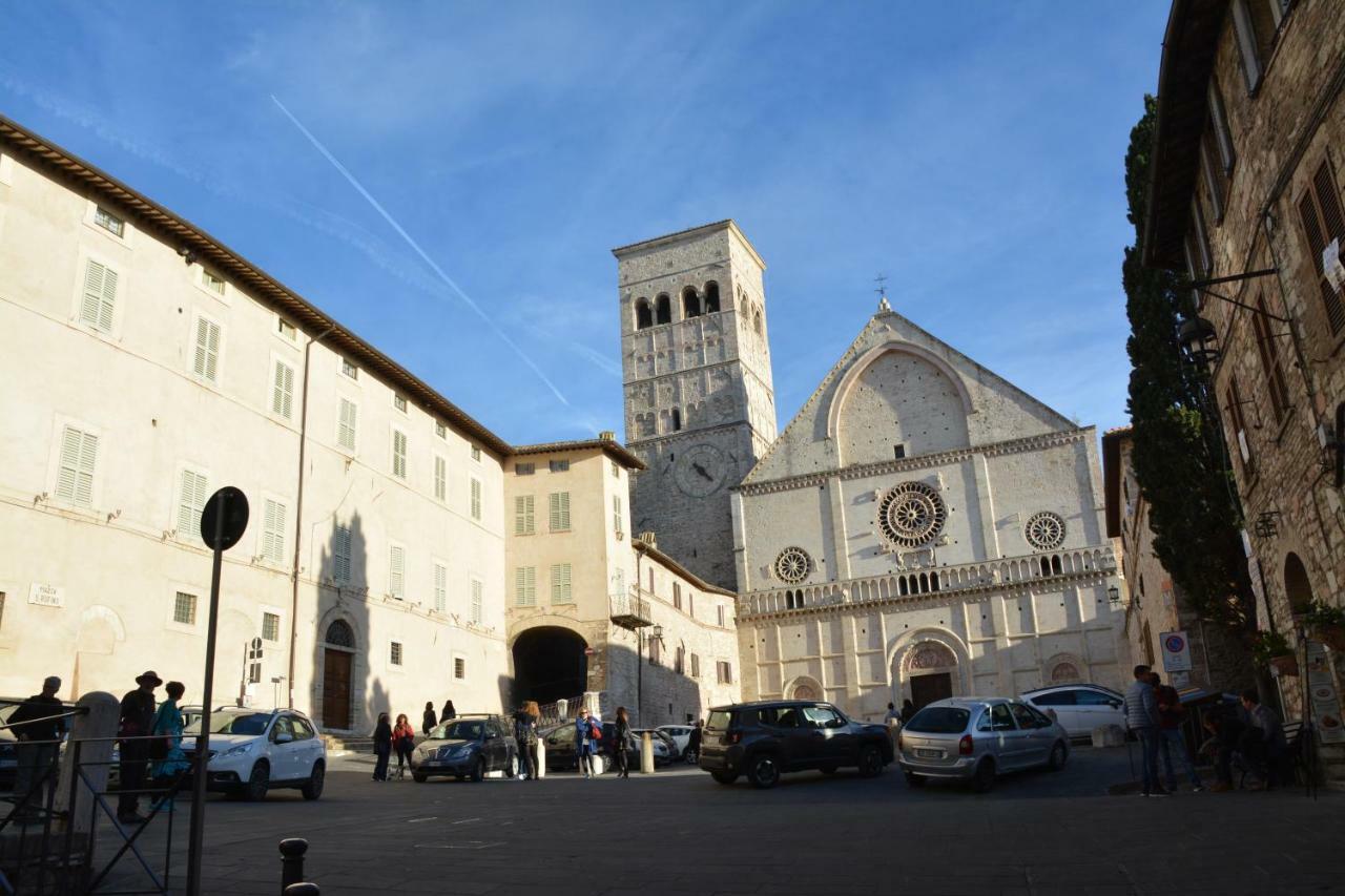 Palazzo Calocci Appartamenti In Assisi Bagian luar foto